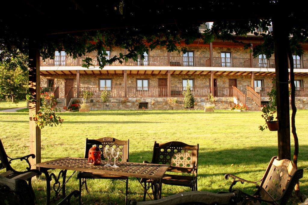 Alojamiento En Entorno Rural Los Trobos Villar de Otero Kültér fotó