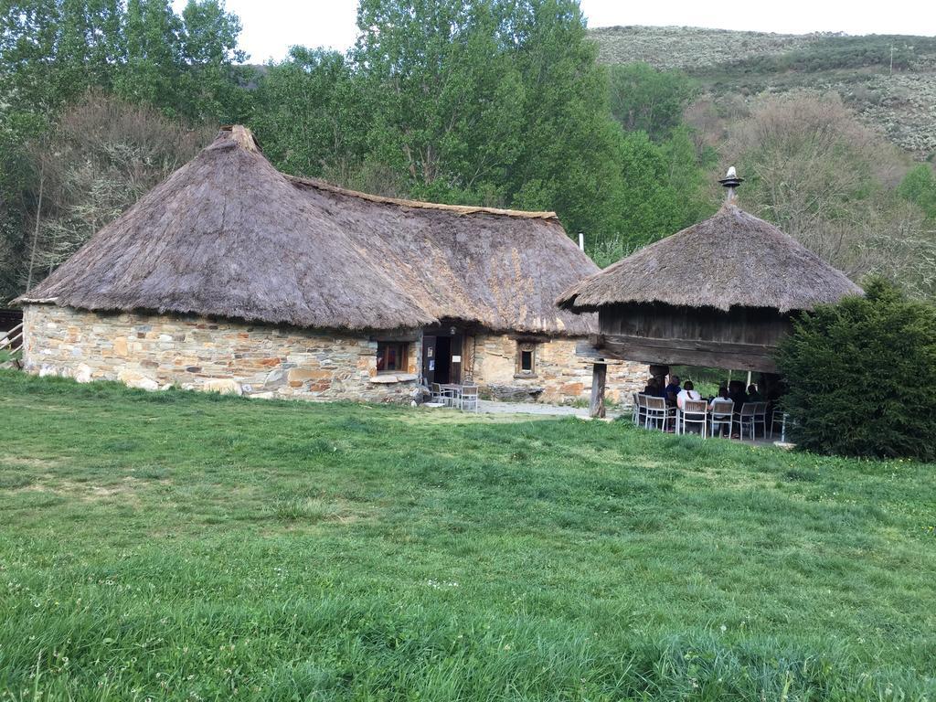 Alojamiento En Entorno Rural Los Trobos Villar de Otero Kültér fotó